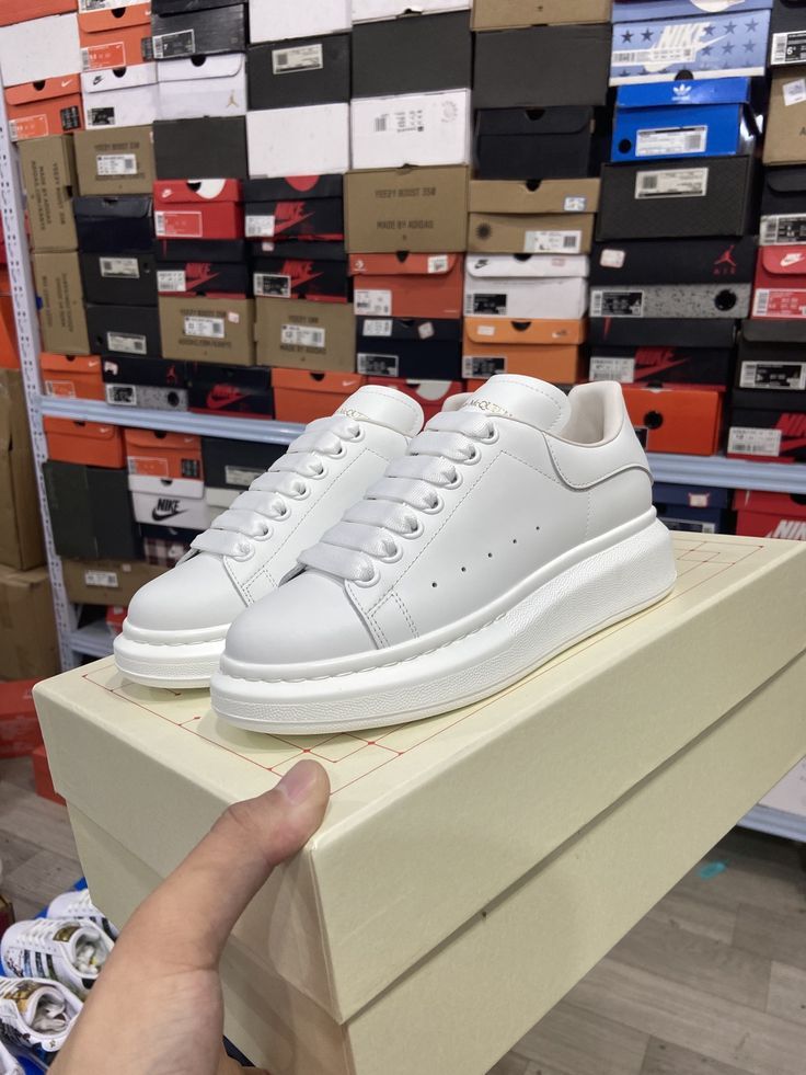 Alexander_ McQueen's classic white shoes _Women's And Mens Shoes_